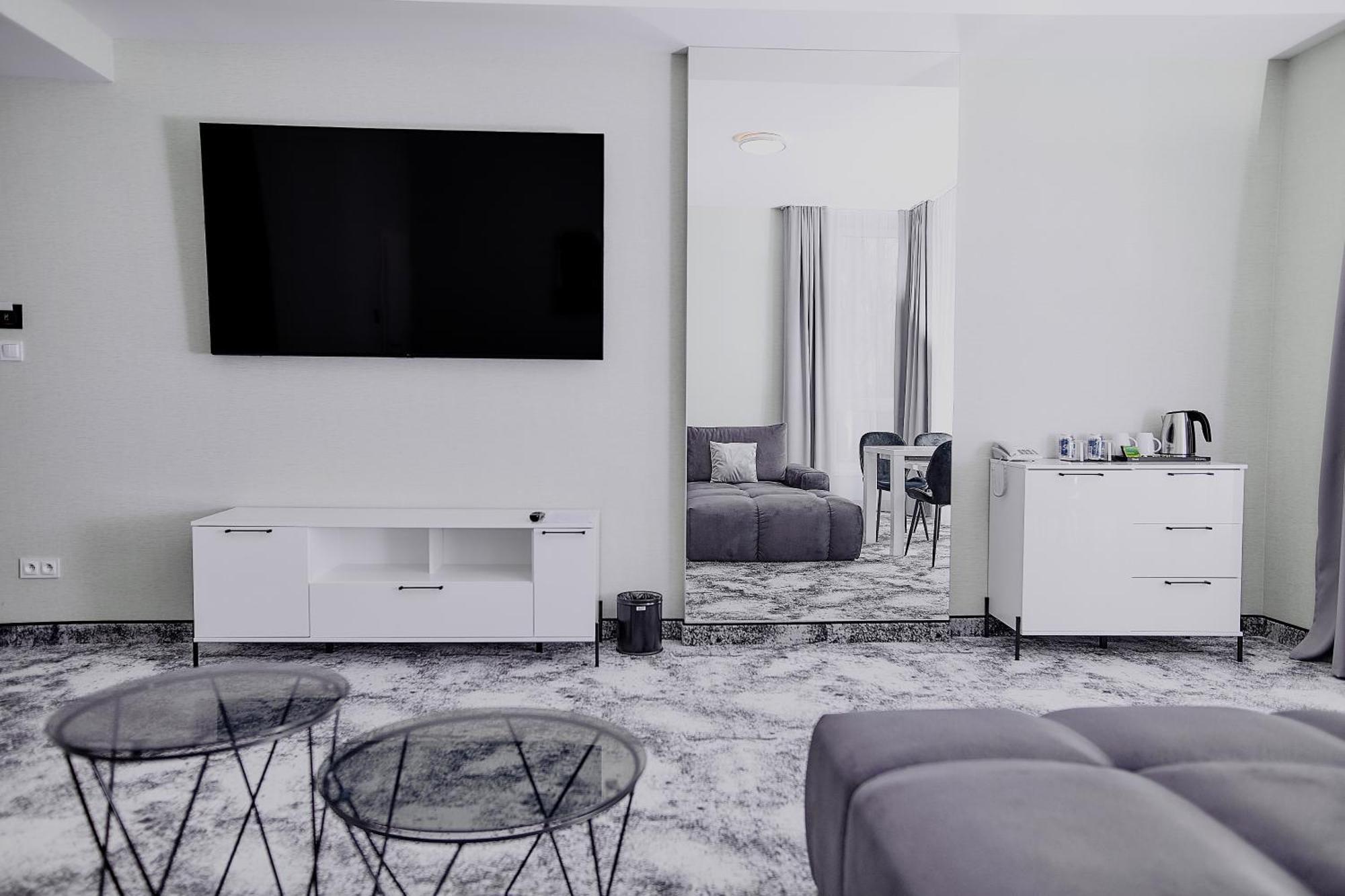 Tulip Inn Zyrardow Zewnętrze zdjęcie