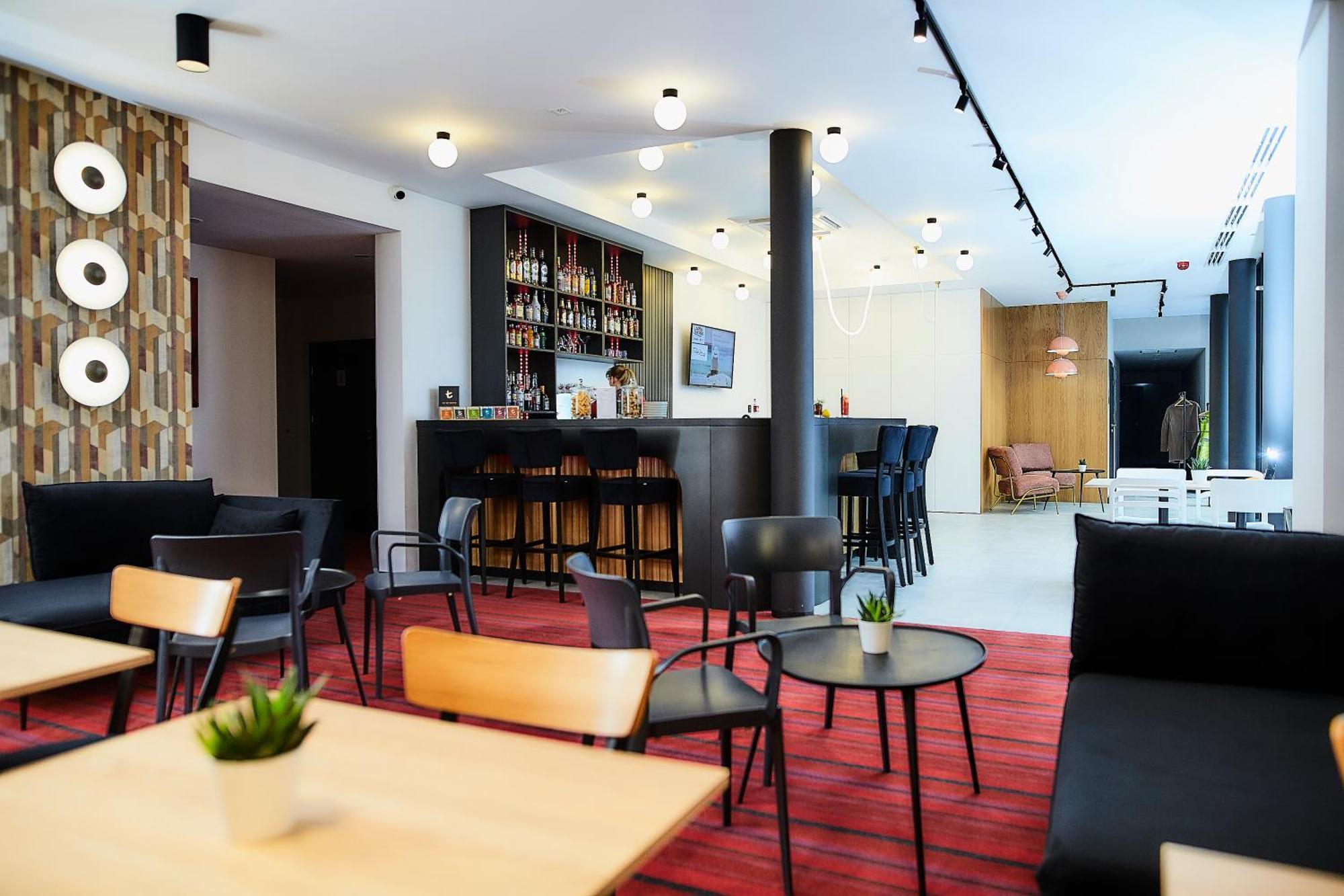 Tulip Inn Zyrardow Zewnętrze zdjęcie